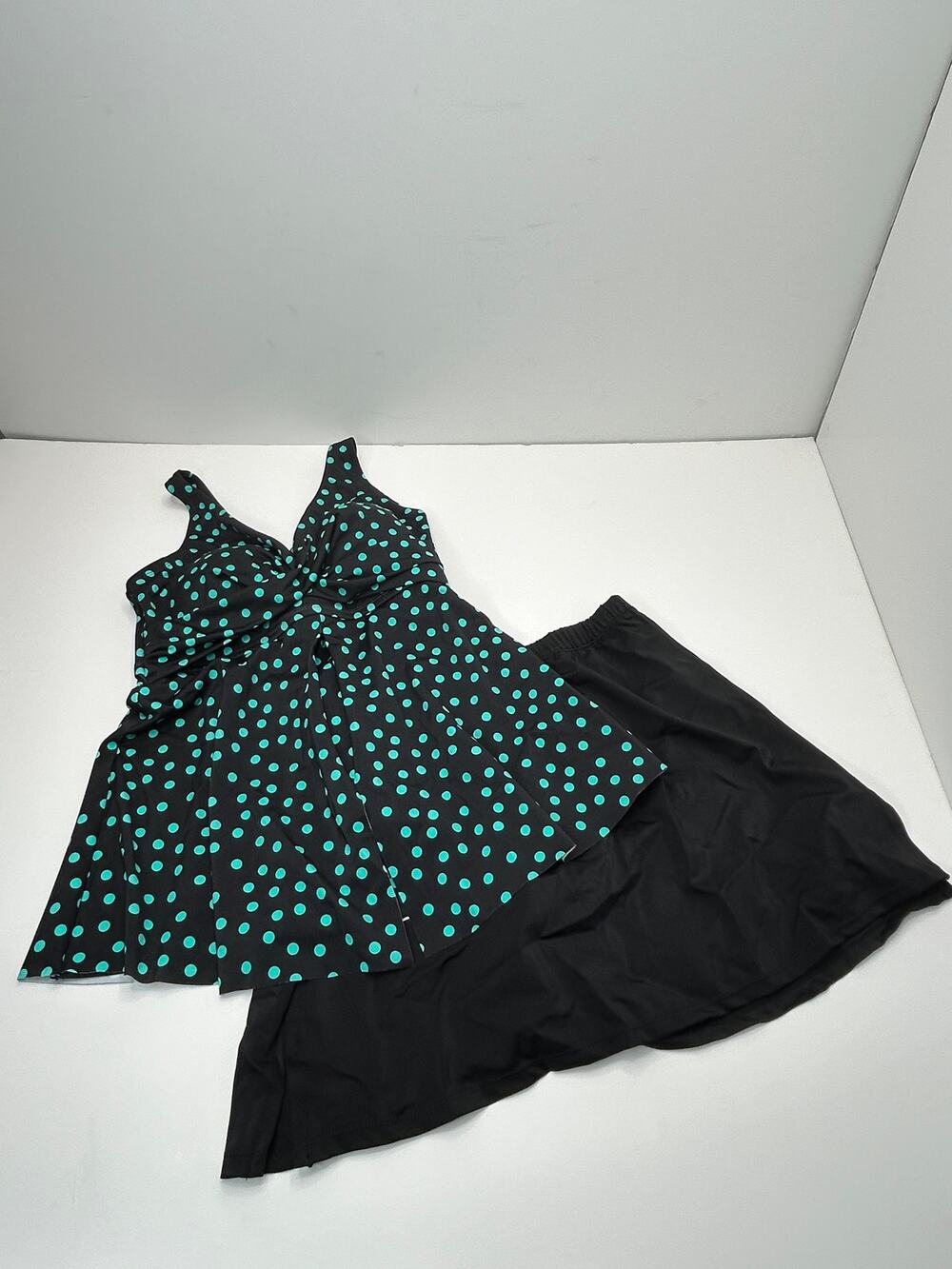 Kim Gravel Polka Dot 2 Piece Tankini + Swim Skirt Swimsuit Black Women 8 NWOT